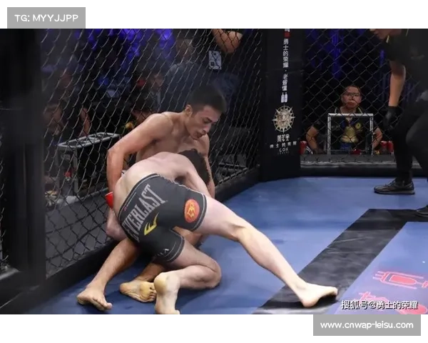 瓦尔特沃克足跟勾技惊四座 重量级选手掀起地面缠斗学习热潮